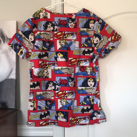 •Justice League Women’s Super Hero Scrub Top• - Picture 5 of 5